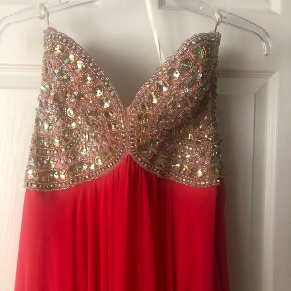 Terani Couture - Picture 3 of 3